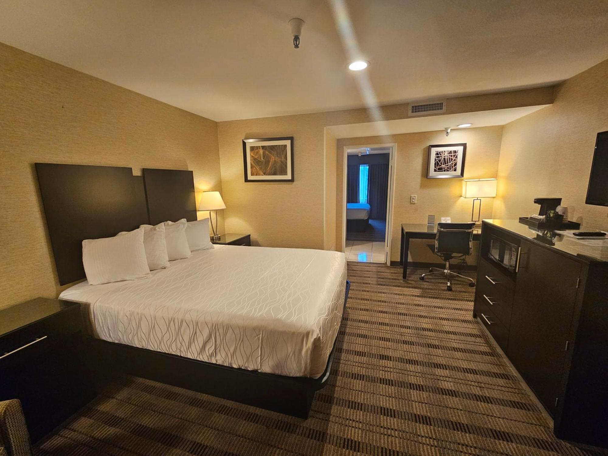 Western Royale & Hotel 3*