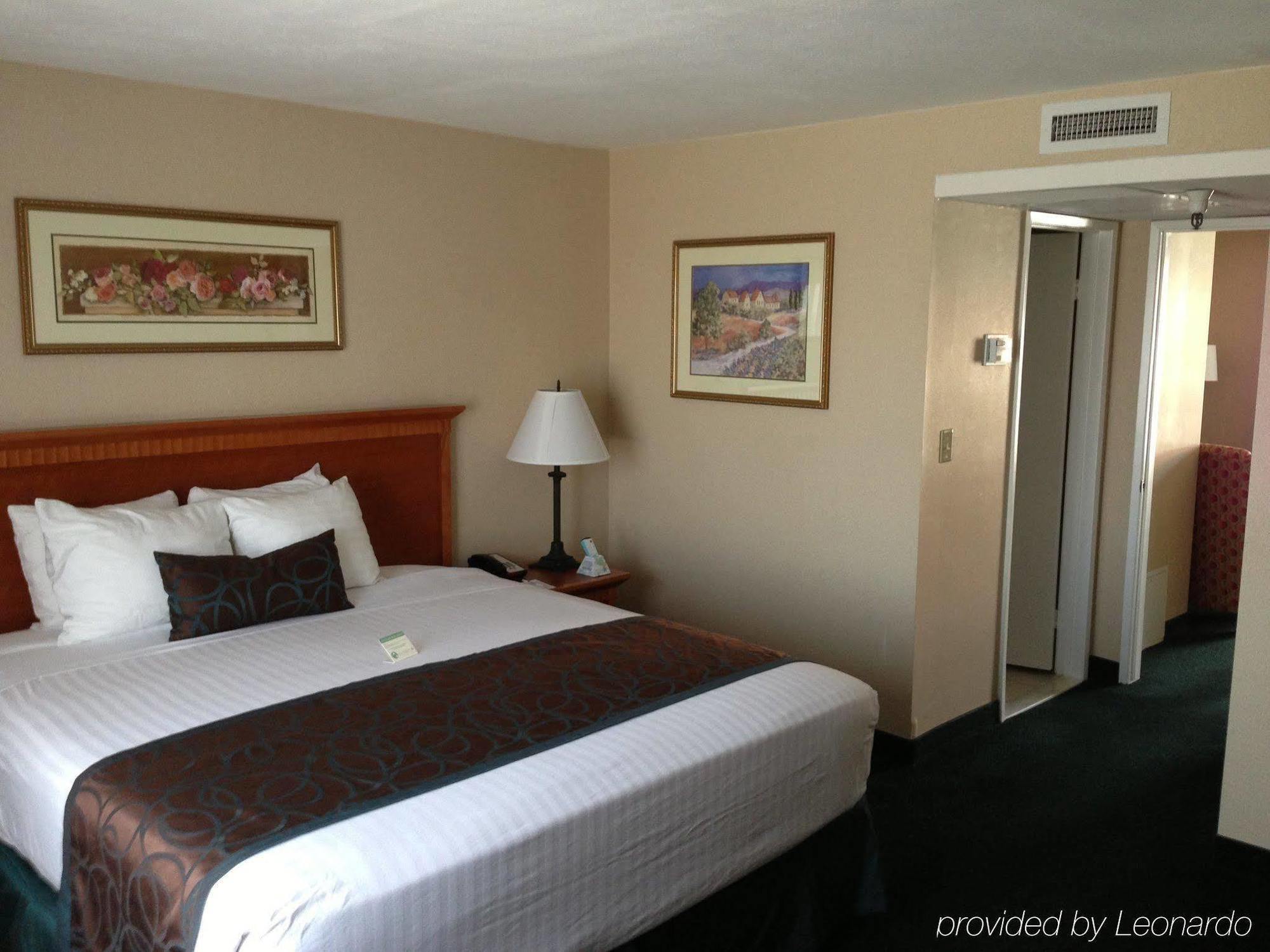 Western Royale & Hotel 3*